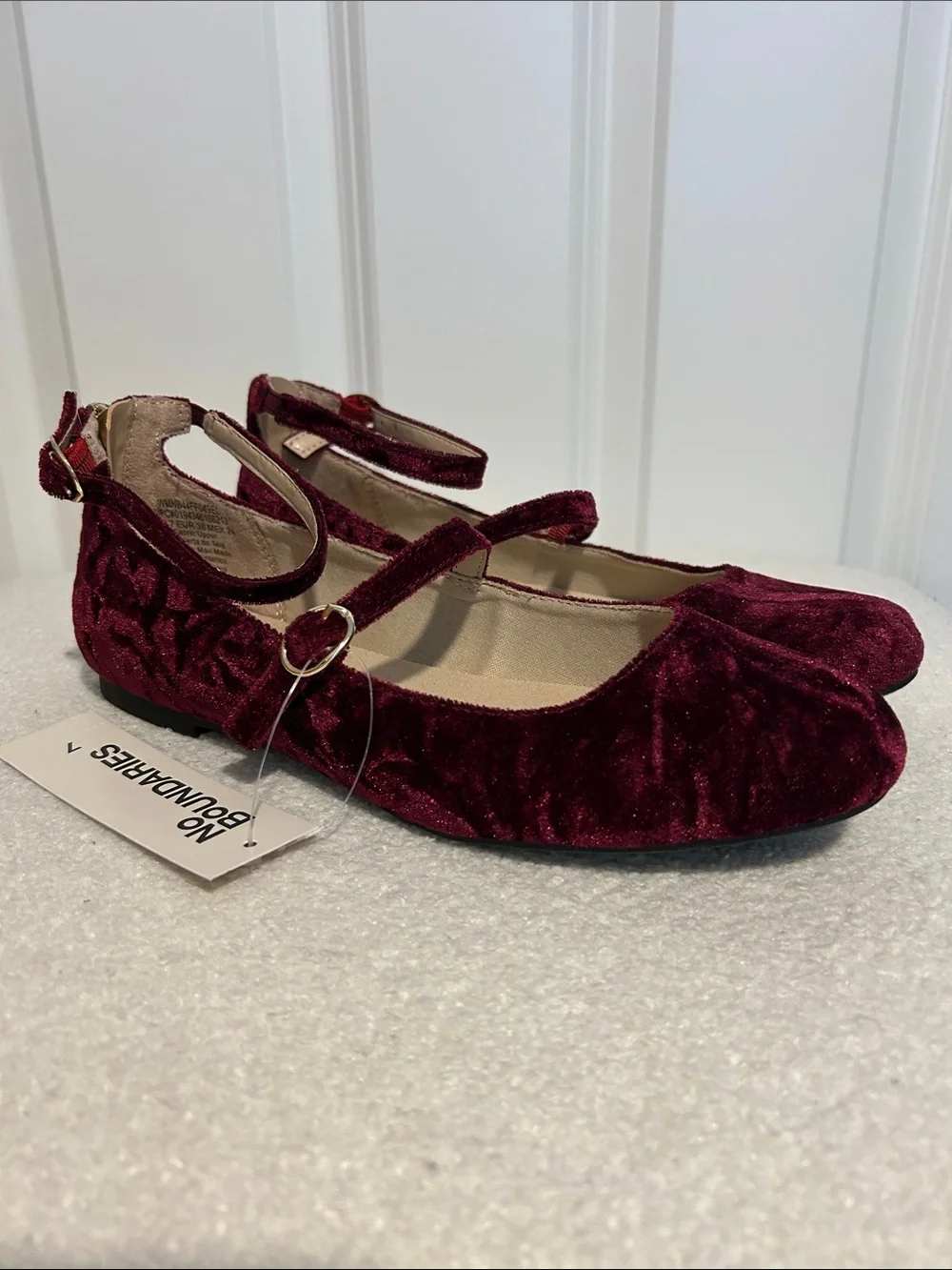 No Boundaries Burgundy Velvet Mary Jane Flats Women’s Size 7 - Picture 2 of 3